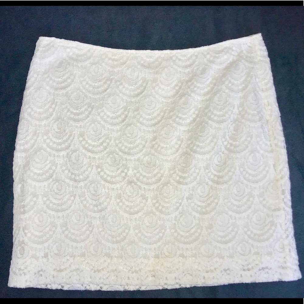 Tight white pencil skirt from Banana Republic